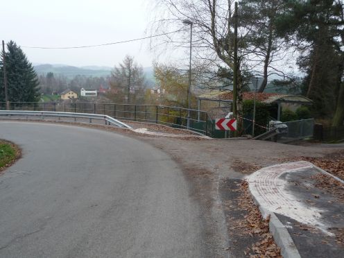 Fotopoint a zatáčka u křižovatky s ulicí Pod Ježovem Fotopoint a zatáčka u křižovatky s ulicí Pod Ježovem