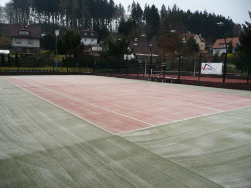 Pískování tenisového kurtu - duben 2014 Pískování tenisového kurtu - duben 2014